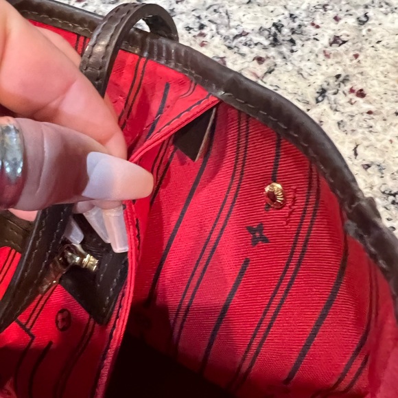 LV never full pm like new condition - Picture 9 of 11